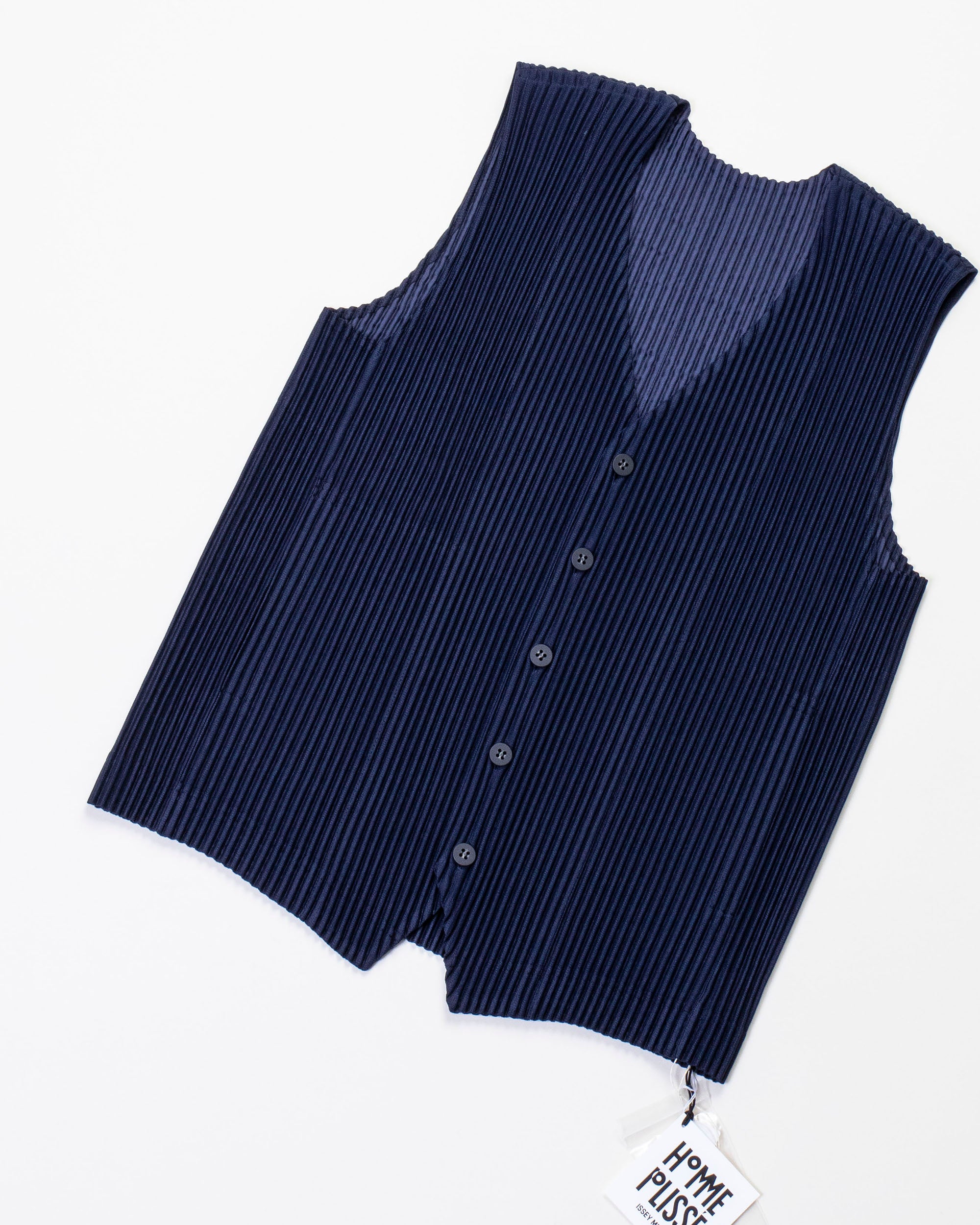 homme plissé issey miyake basics vest | noodle stories