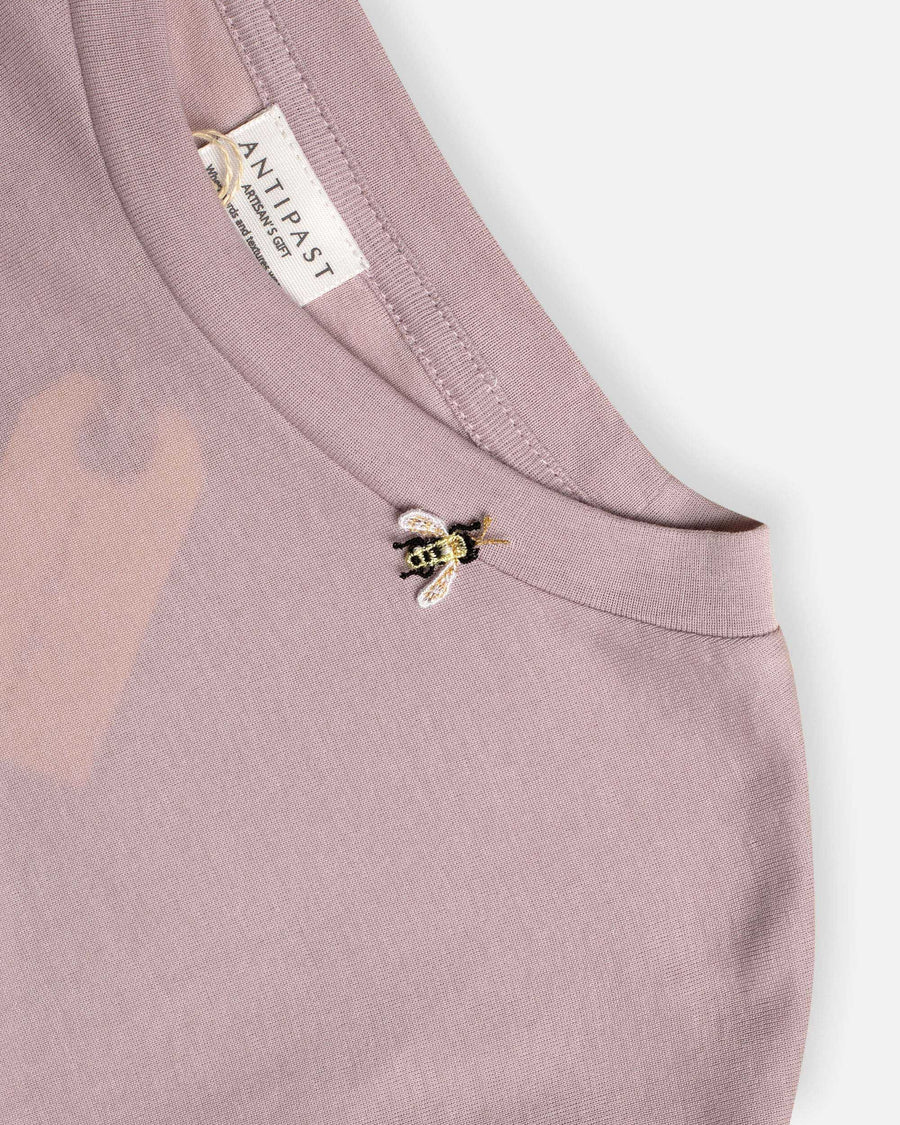 short sleeve t-shirt with bee