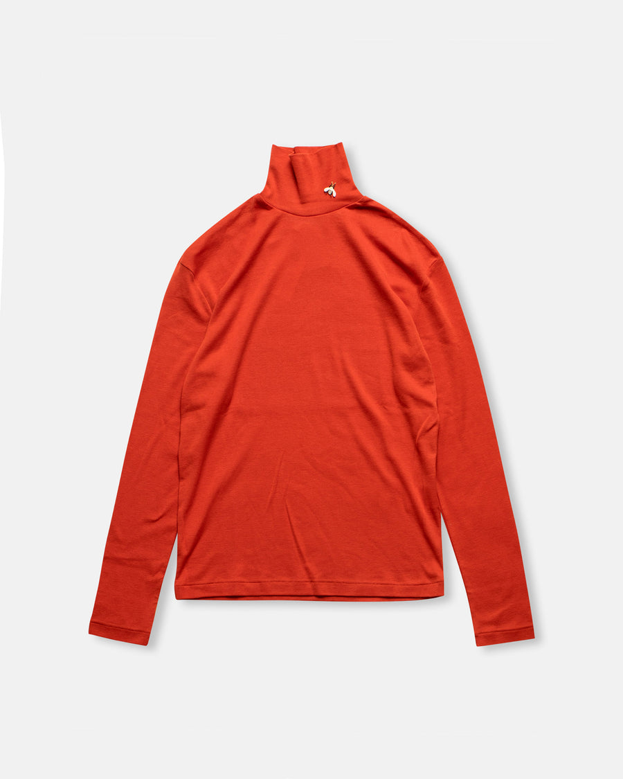 high neck t-shirt with bee