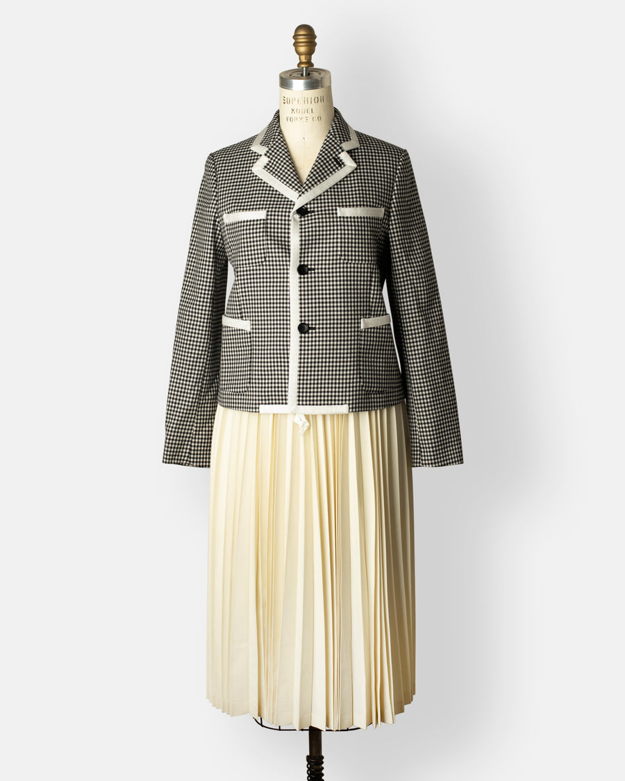 pleated skirt