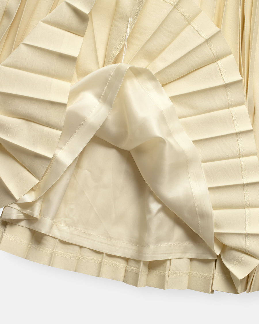 pleated skirt