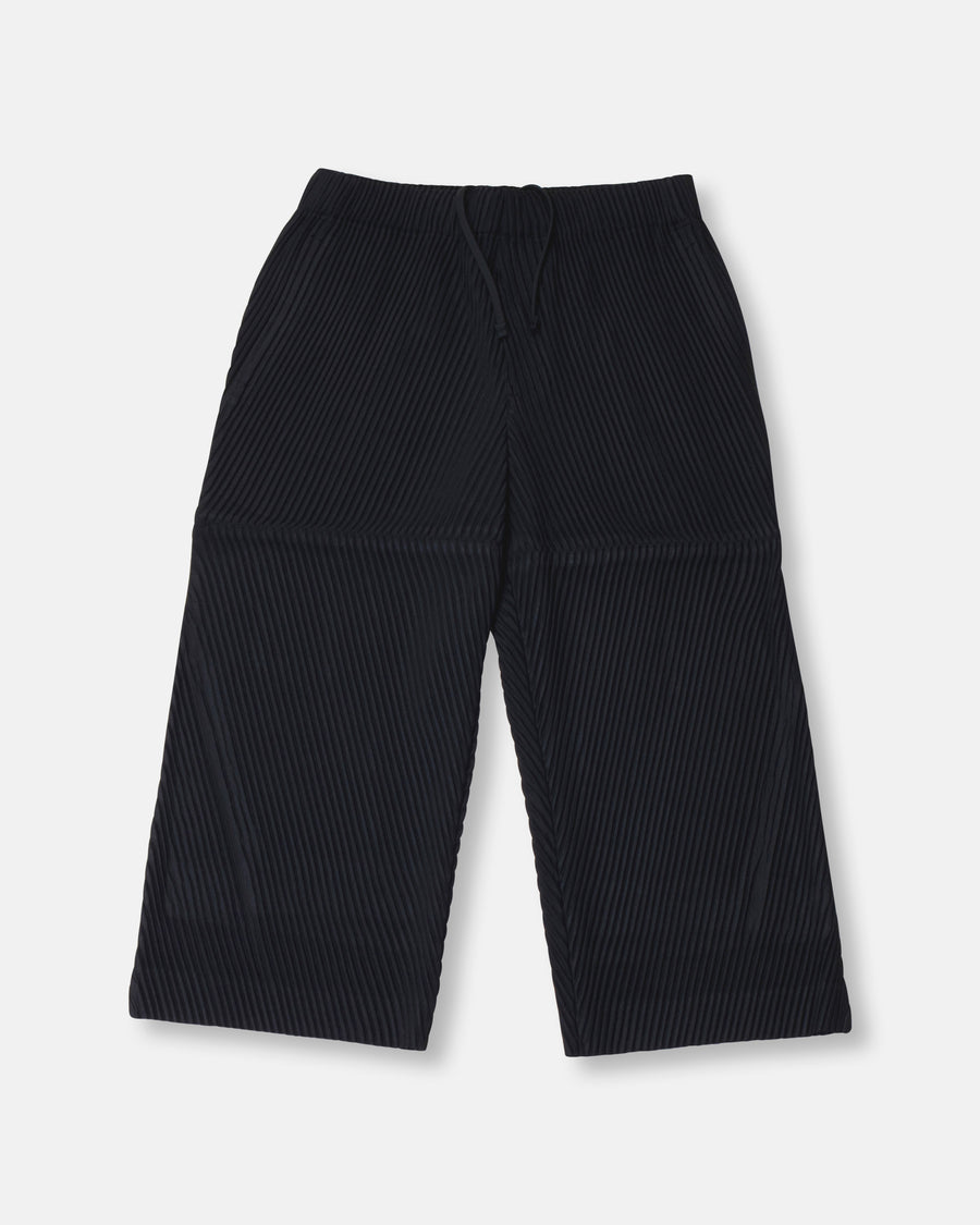 pleated pants with crease