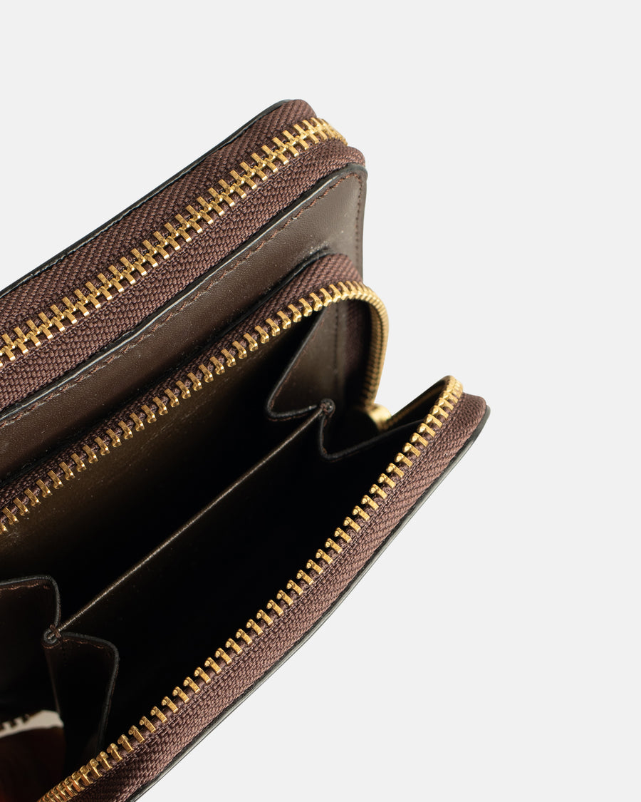 outside pocket zip around wallet