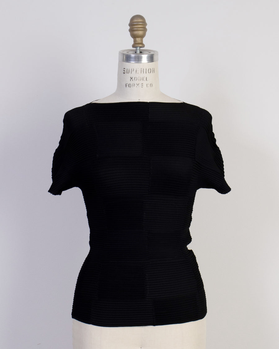 checkered pleats top
