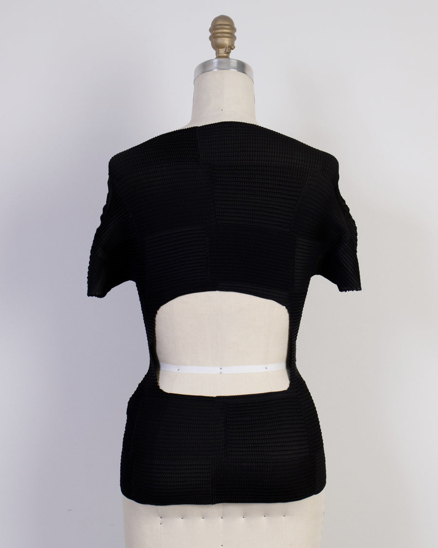 checkered pleats top
