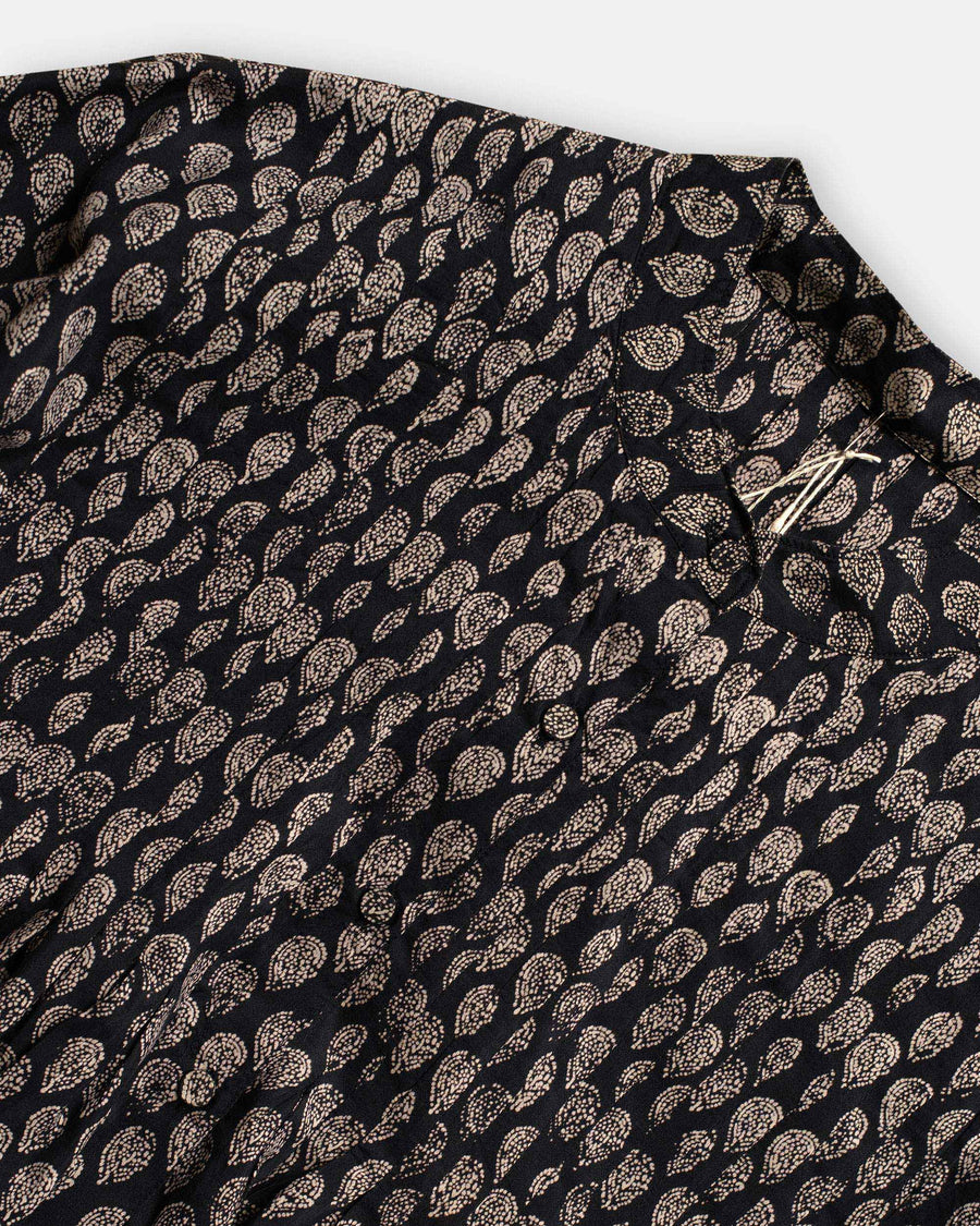 leaf print banded collar shirt