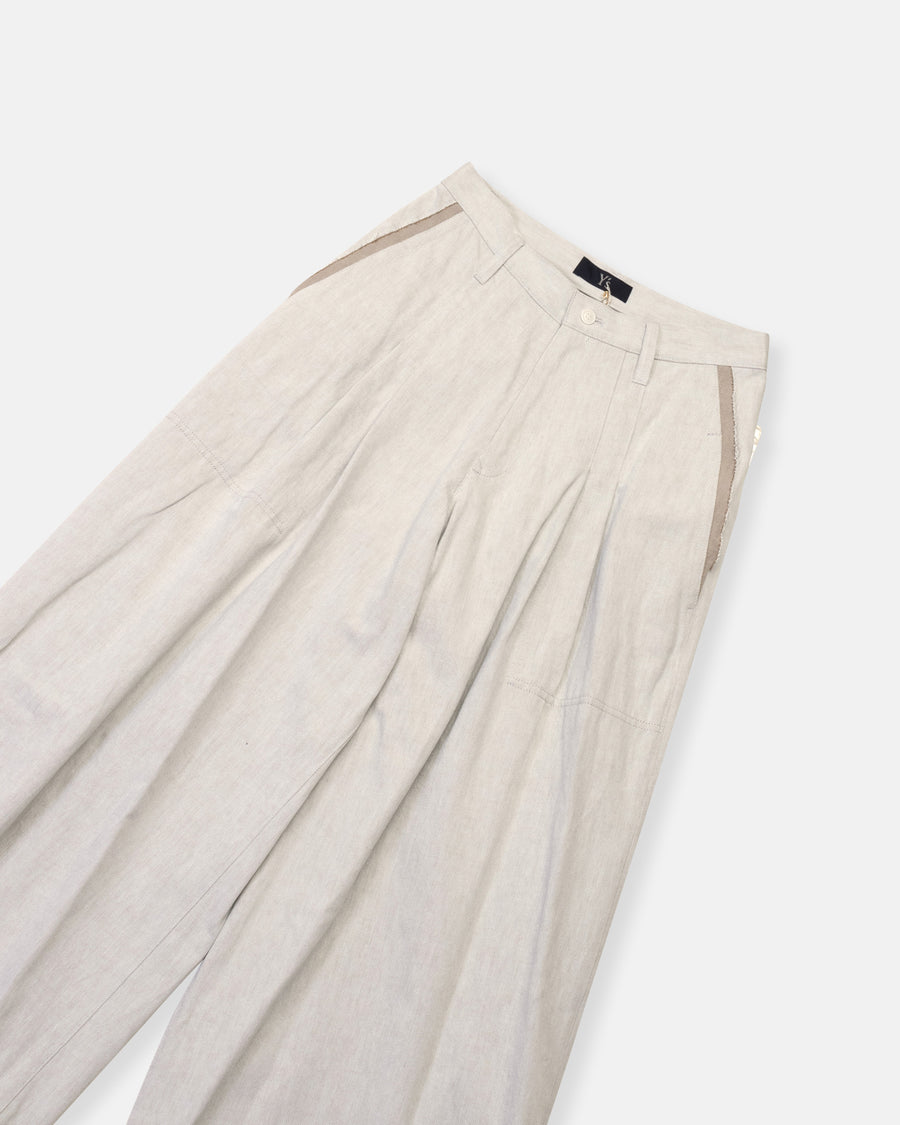 two tucks wide pants