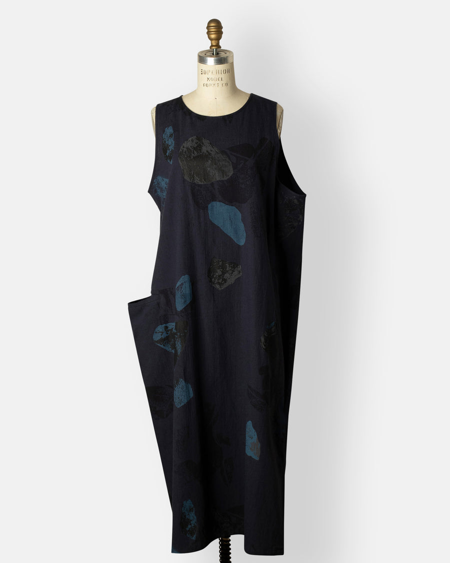 sleeveless right side piping dress