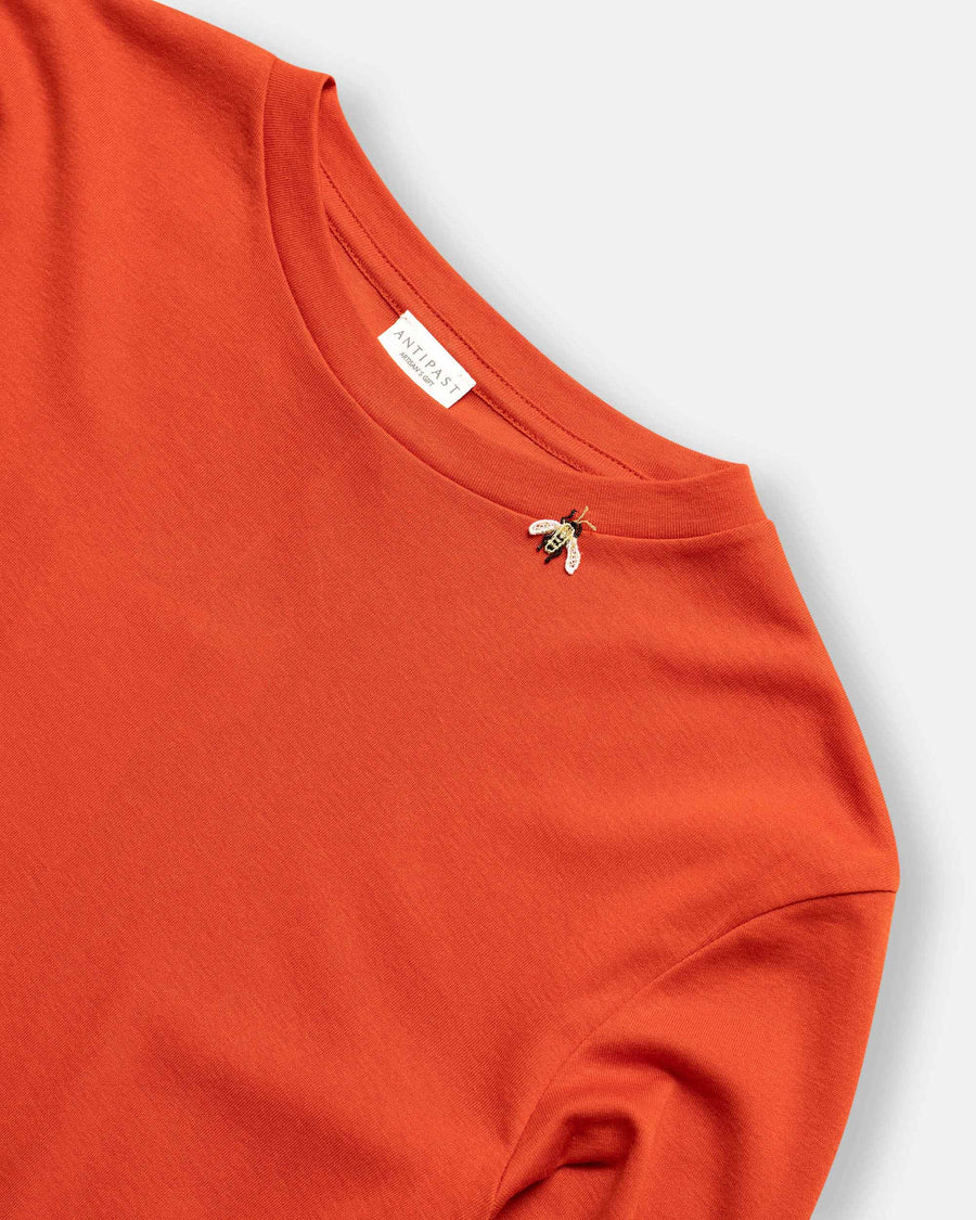 t-shirt with bee