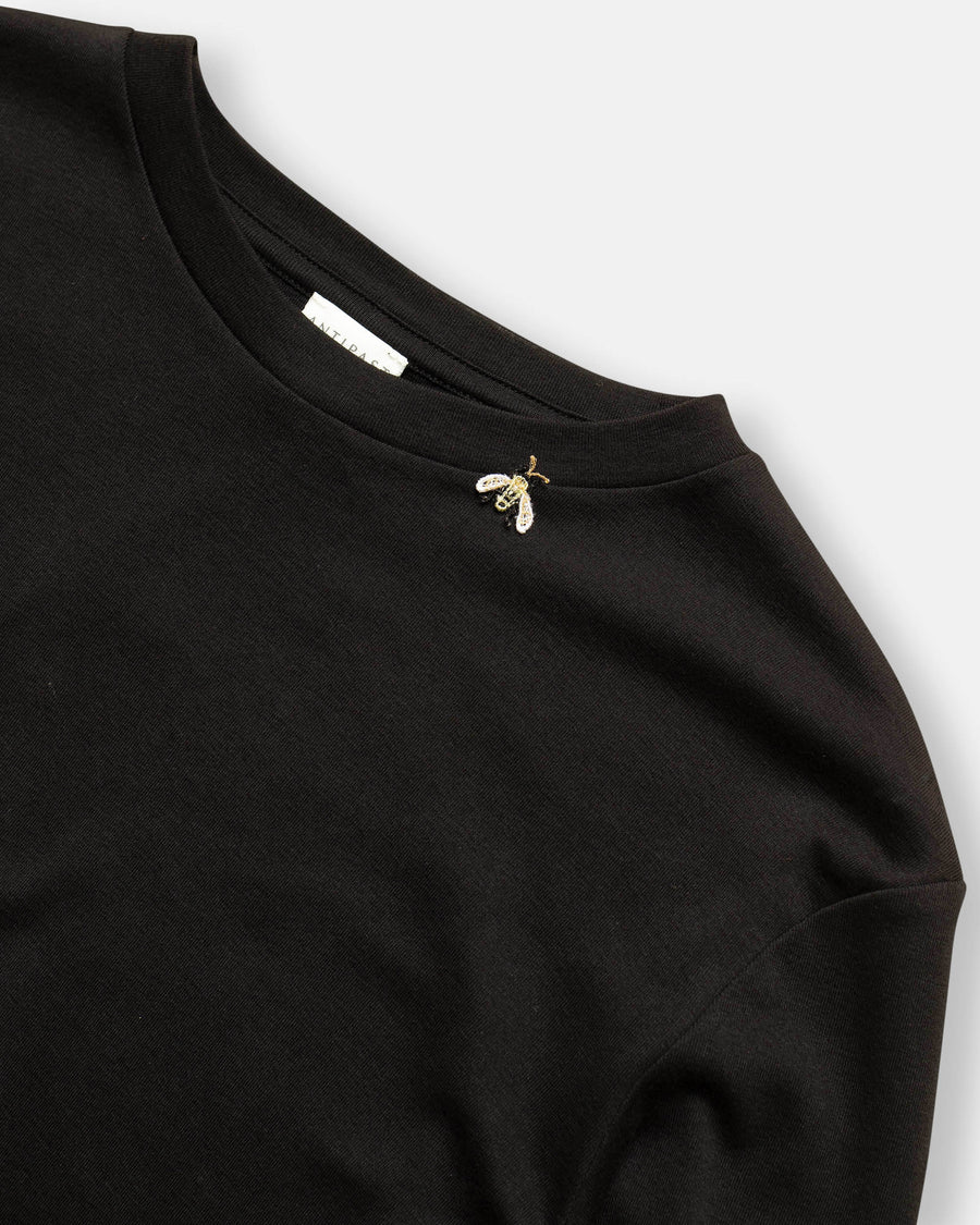 t-shirt with bee