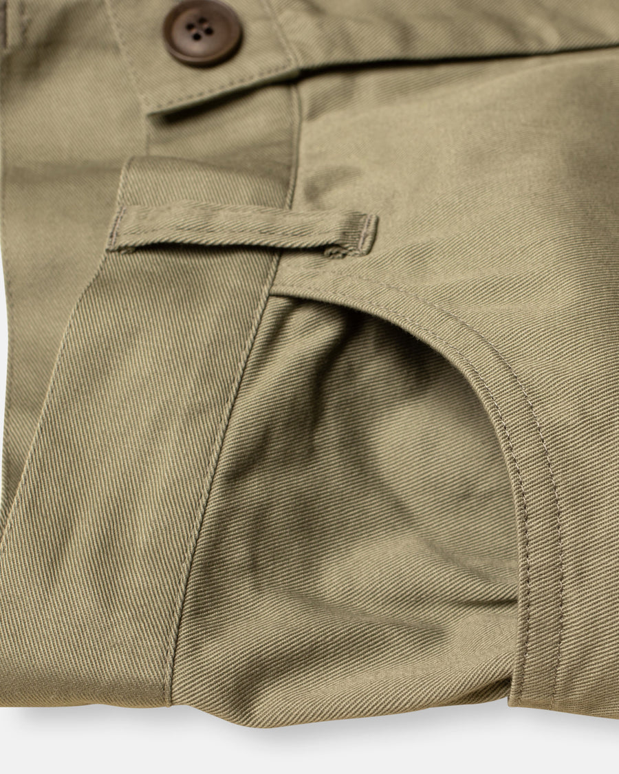 side dart untrimmed pants