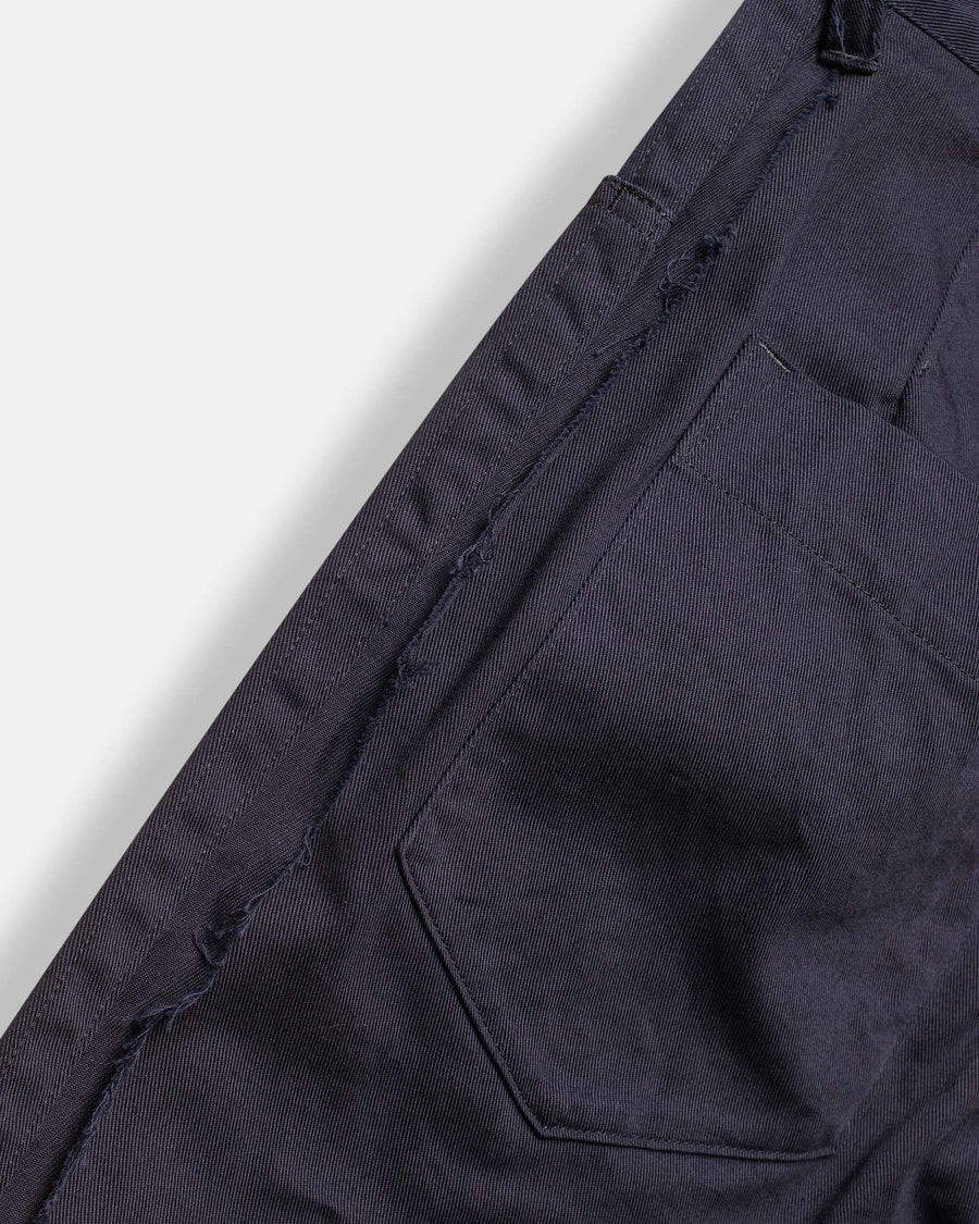 side dart untrimmed pants