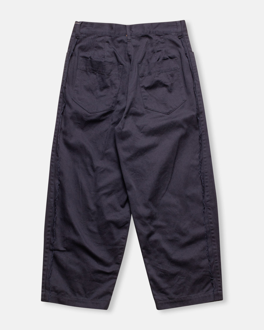 side dart untrimmed pants