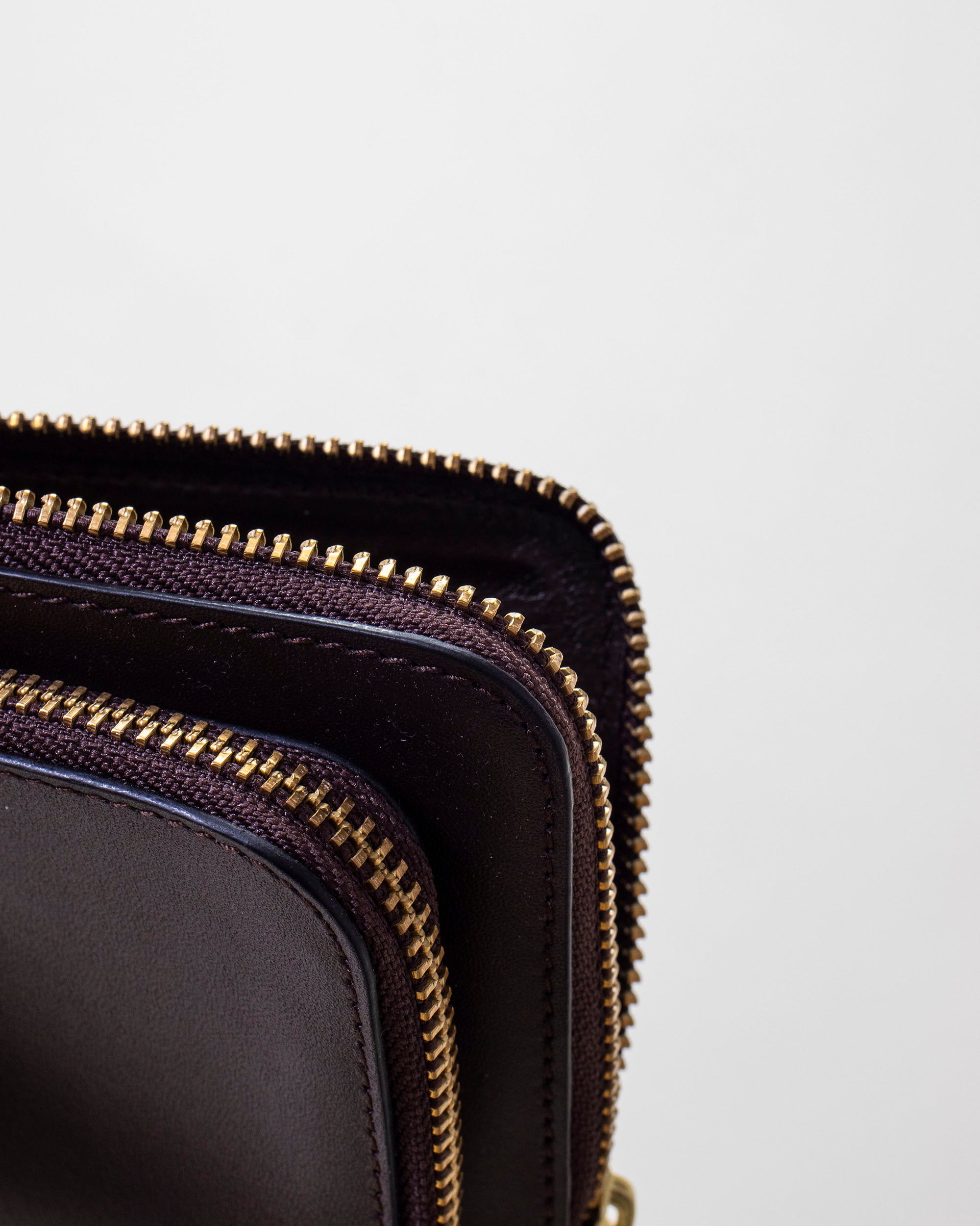 折りたたみ財布 COMME des GARCONS OUTSIDE POCKET VERTICAL WALLET ZIP AROUN Comme Des Garçons - Black Outside Pocket Zip Around Wallet