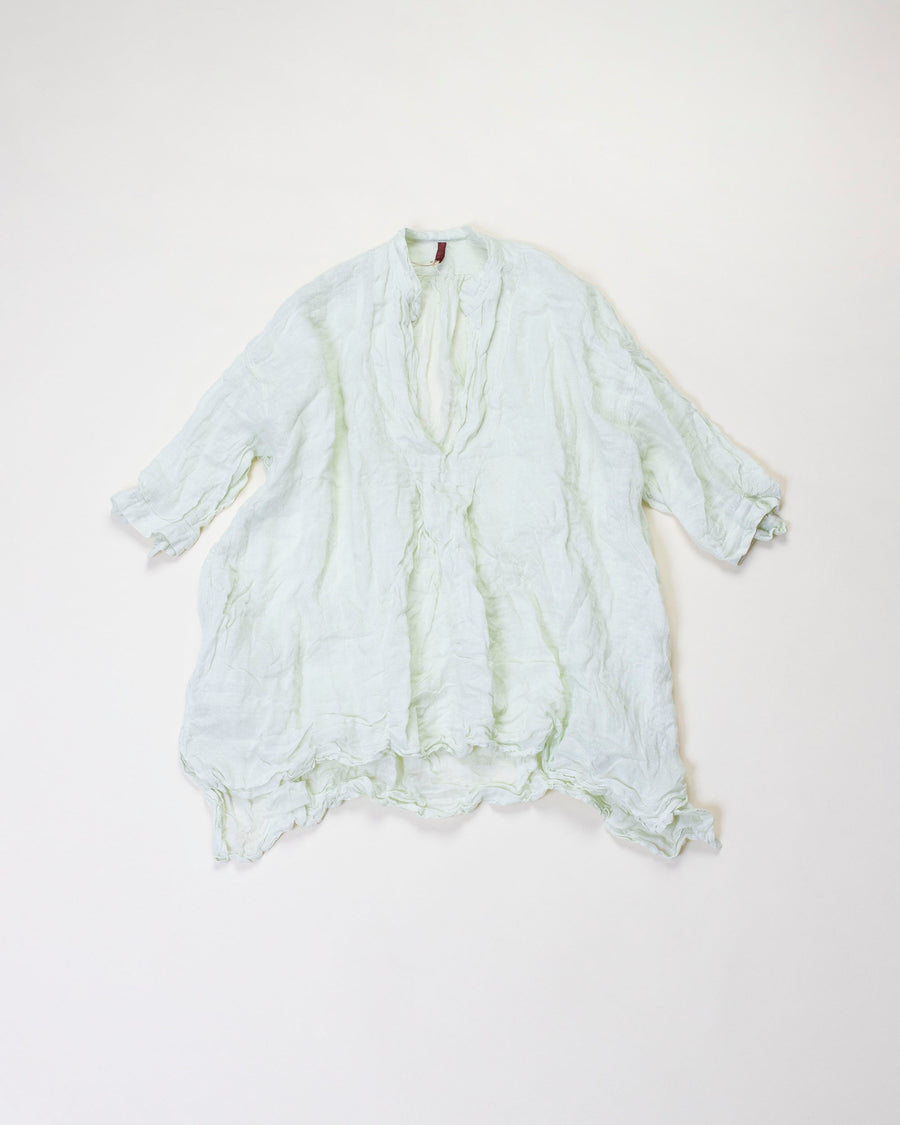 daniela gregis linen kora top • made in a washed linen • stand collar split neckline • pleats below neckline • shirring at back yoke • on seam pockets • one size 100% linen. made in italy.